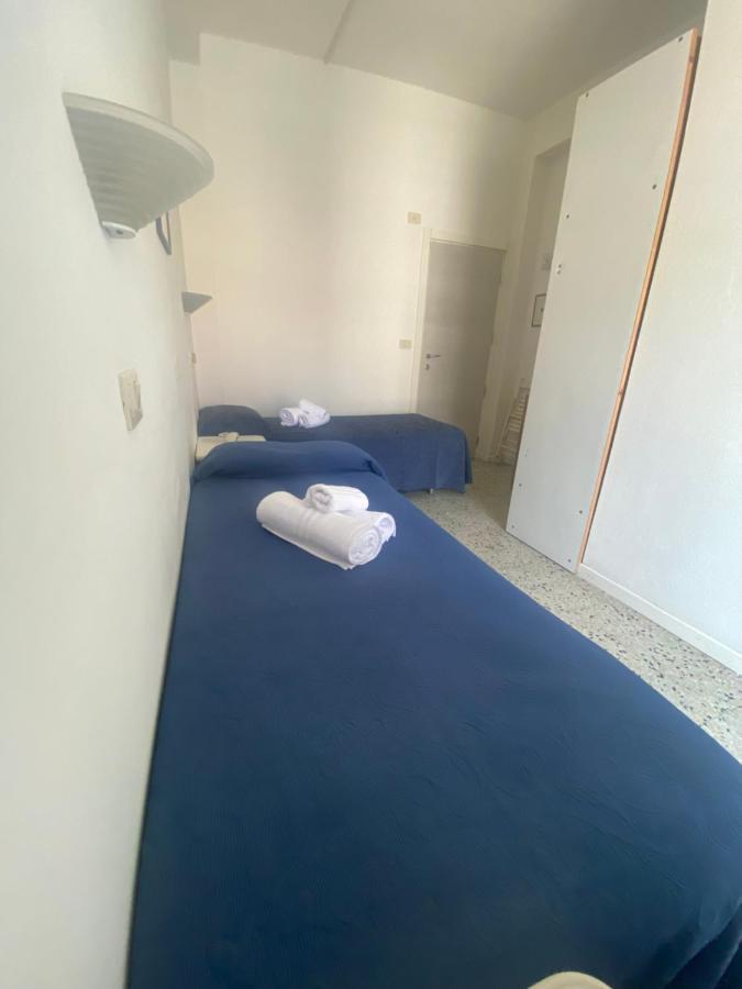 Hotel Lucciola Cattolica Exterior foto