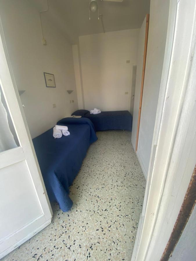 Hotel Lucciola Cattolica Exterior foto