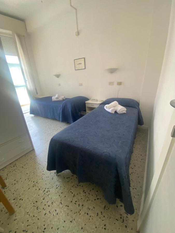 Hotel Lucciola Cattolica Exterior foto