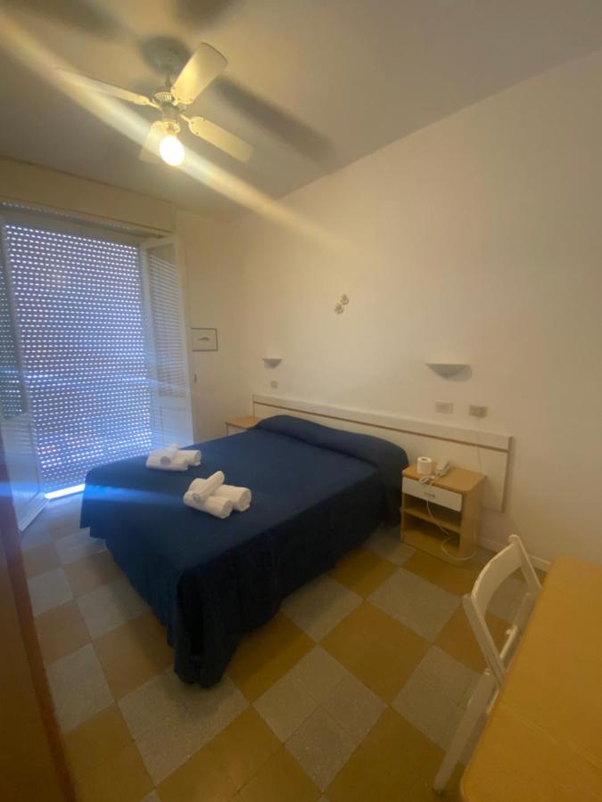Hotel Lucciola Cattolica Exterior foto