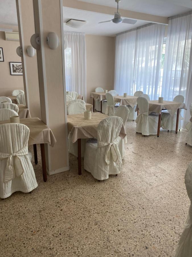 Hotel Lucciola Cattolica Exterior foto