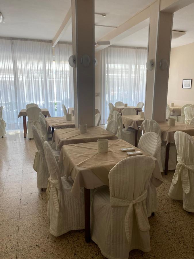 Hotel Lucciola Cattolica Exterior foto