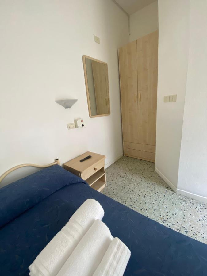 Hotel Lucciola Cattolica Exterior foto