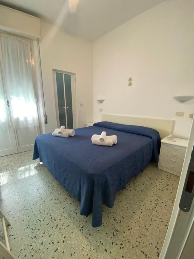 Hotel Lucciola Cattolica Exterior foto