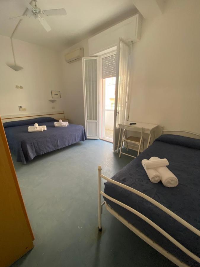 Hotel Lucciola Cattolica Exterior foto